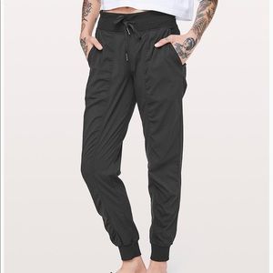 Lululemon black size 4 joggers